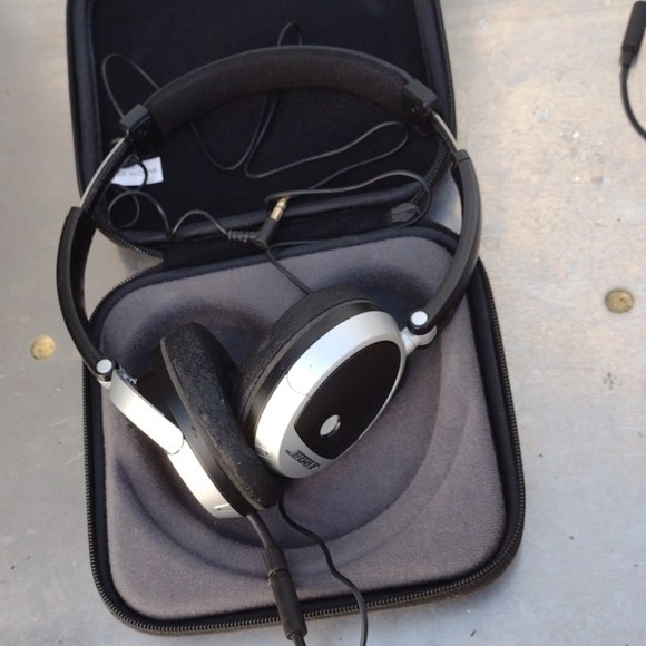 Bose Black and Silver Wired On-Ear Headphones with Case - Picture 1 of 2